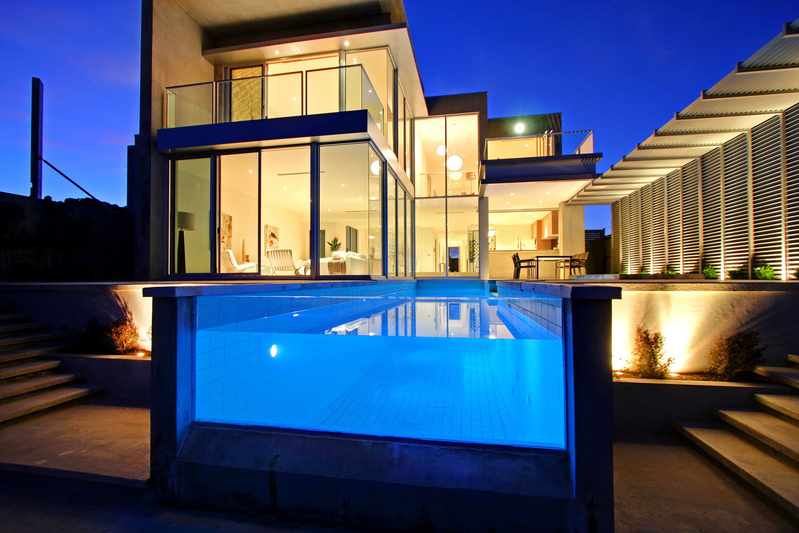 glass pool wall night - Geographe Glass Co